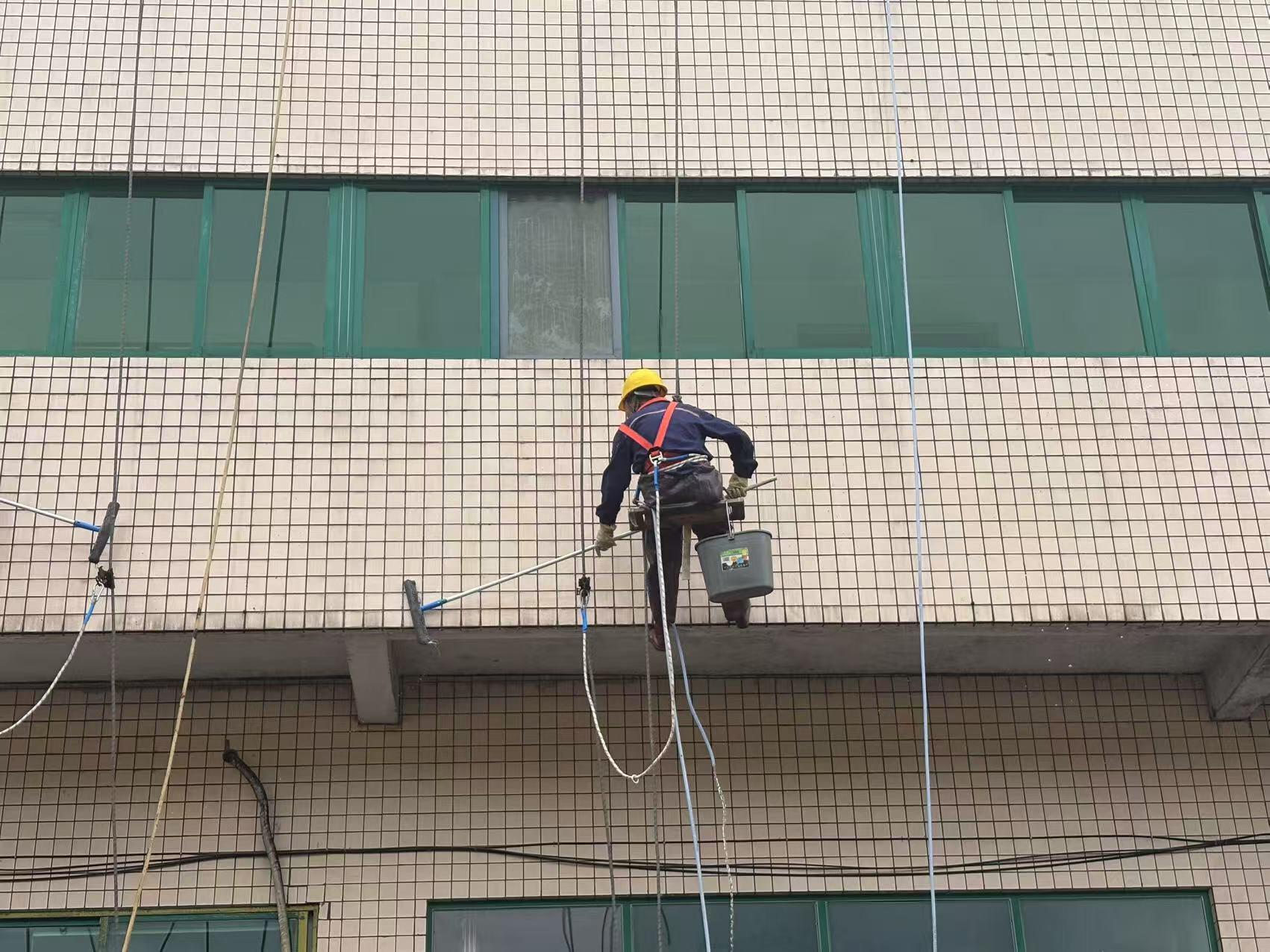 海口海边盐雾侵蚀的外墙能洗干净吗？